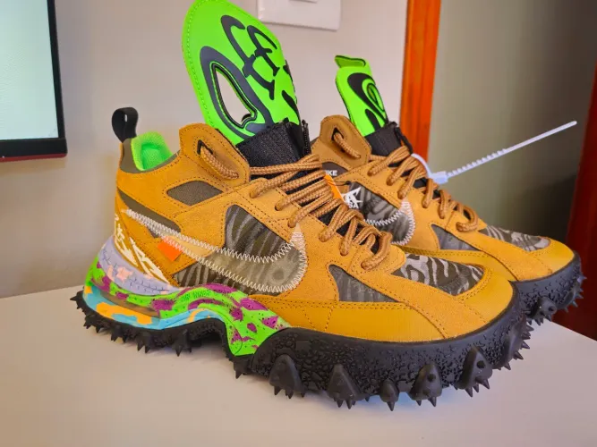 Off-White x Tenis Nike Terra Forma Wheat and Green Strike