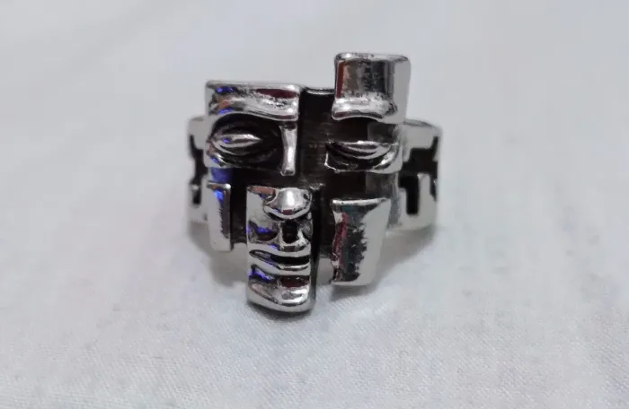 Anel Máscara de Metal. Unissex.