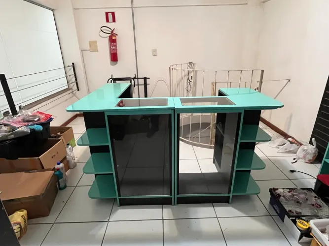 Vendo balcão ideal para lojas.