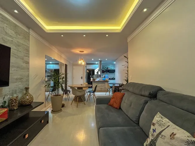 Apartamento de 03 dormitórios sendo 01 suite, andar alto no Kobrasol em São José/SC