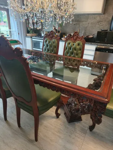 Mesa 8 cadeiras + cristaleira 