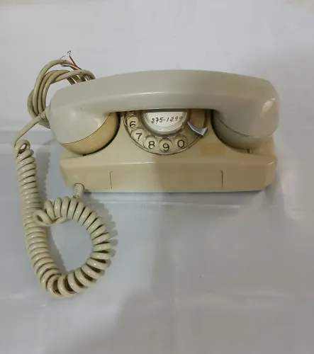 Telefone tijolinho de disco antigo 