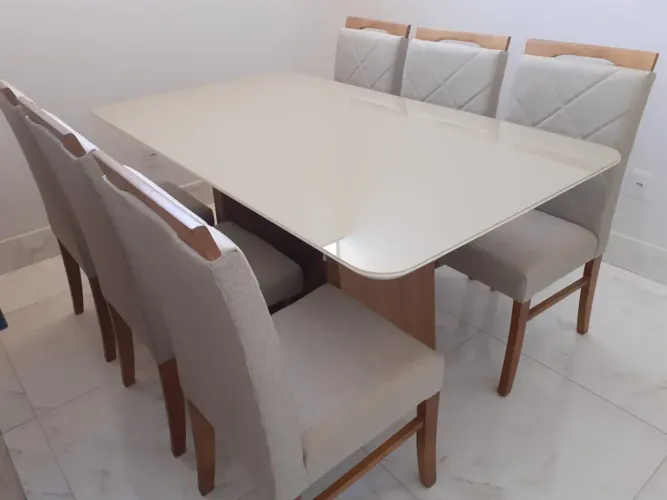 Mesa de Jantar Elegante com 6 Cadeiras de madeira 