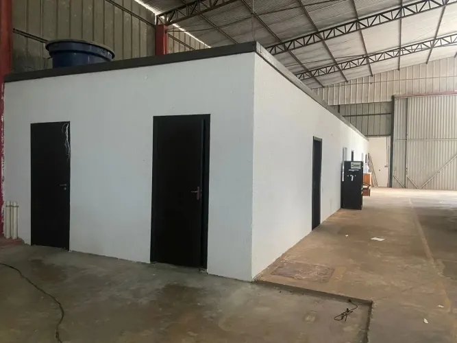 Galpão Para Aluguel-750m²-Pátio de 2000m²-2 Escrit. e 2 Wc-Portão P/ Cam.-L.I.C Norte-Sino