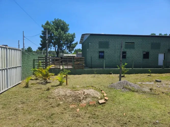 Terreno 3000m2 com casa e 2 galpões em Laguna