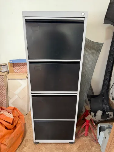 Arquivo de aço 4 gavetas pandin slm - cinza/preto