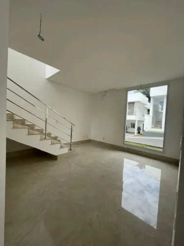 Vendo sobrado em condomínio tendo 3 suítes com área gourmet em Aparecida de Goiânia