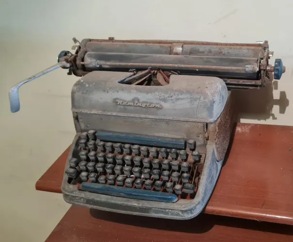 Máquina de escrever antiga Remington - Decoração vintage