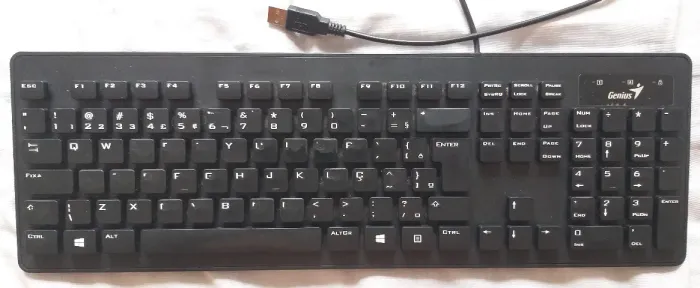 Teclado USB com fio, marca Genius, modelo GK150001 Slimstar 130, cor preto,