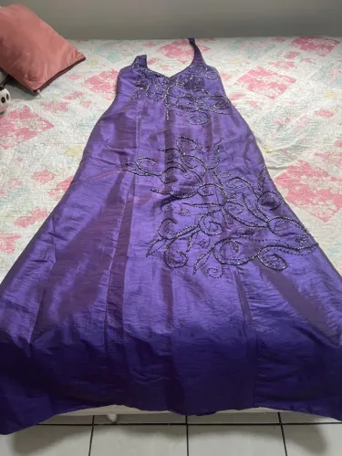 Vestido de Festa Roxo Bordado