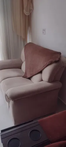 sofá de dois lugares