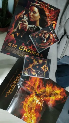 2 DVD's Jogos vorazes e Em chamas + 2 pôster (em Chamas e A esperança)