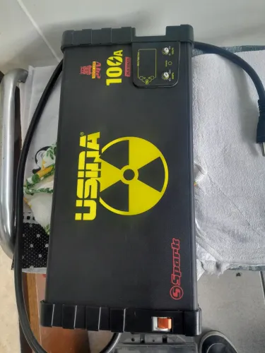 Carregador de bateria de caminhão