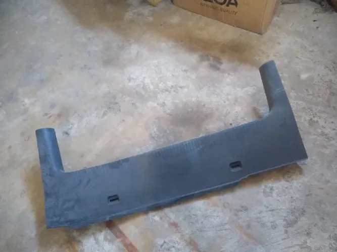 Moldura Acabamento Porta Malas Orig Golf G4 99-06 Preto 