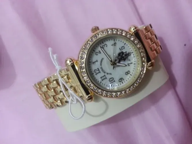 relogio novo marca polo dourado lindo
