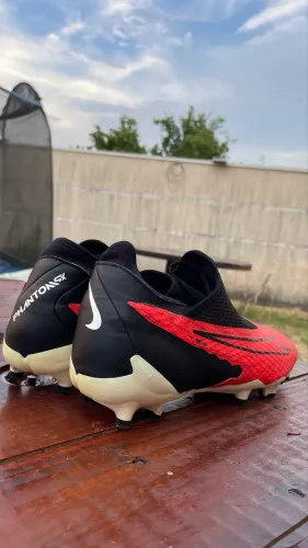 Chuteira Nike Phantom GX