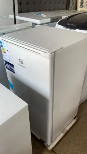 Frigobar Electrolux 90 litros