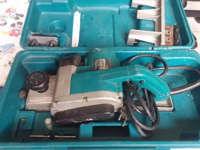 Plaina Manual Makita