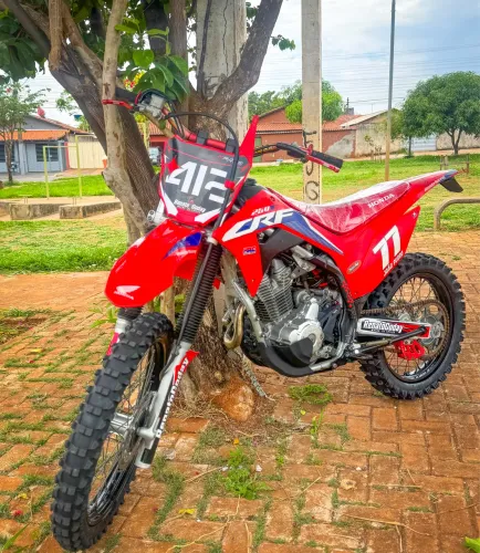 CRF 250F / 2020 / CHEIA DE ACESSÓRIOS 