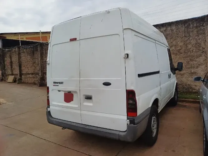Ford Transit Furgão 3330 2.4 Tdci Curto Dies. 2011