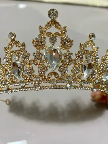 Linda Coroa Dourada infantil com Strass e Pedras