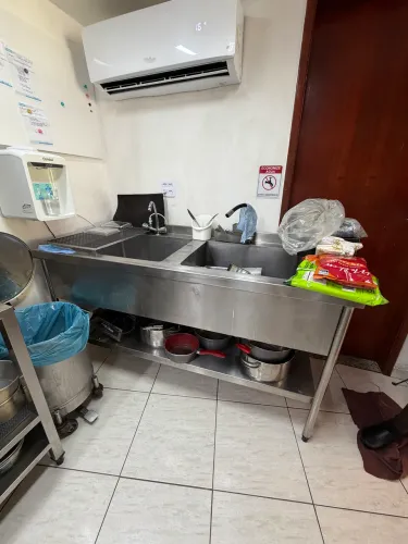 Balcão com pia dupla de Inox