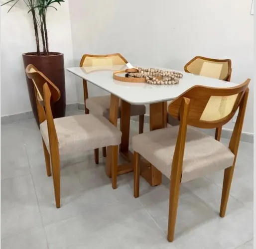 Mesa de Jantar Jasmin 1,20m x 0,80m com 4 Cadeiras Itaipava