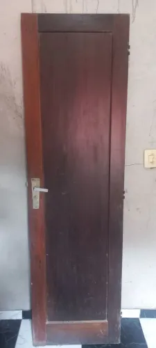 Vende-se porta de madeira de 60 usada em boa estado 