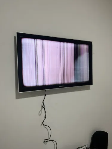 TV Samsung 32" com defeito