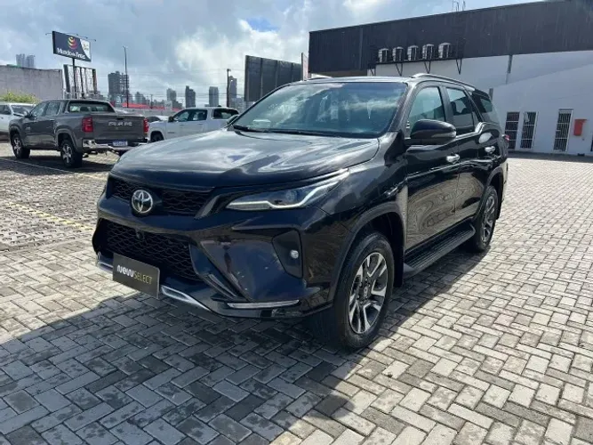 Toyota Hilux SW4 SRX Plat. 4X4 2.8 TB Die. Aut. 2024