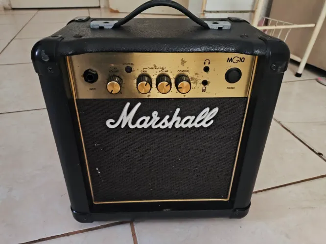 VENDO: Amplificador Marshall MG10CF (24W) - O Som Lendário no Seu Quarto!