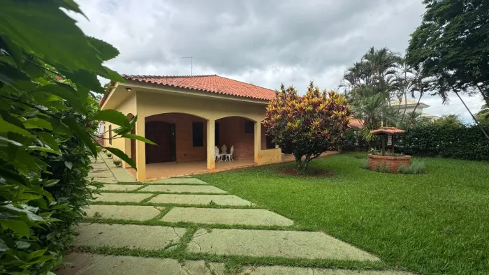 Imóvel de Alto Padrão, Com Piscina e 4 Dormitórios - Condomínio Resid. Colina das Estrelas