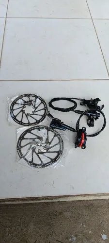 Freios Shimano SLX semi novos + rotores.