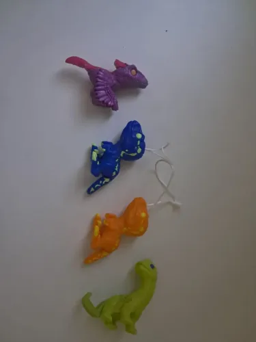 Brinquedo Kinder Joy Jurassic 