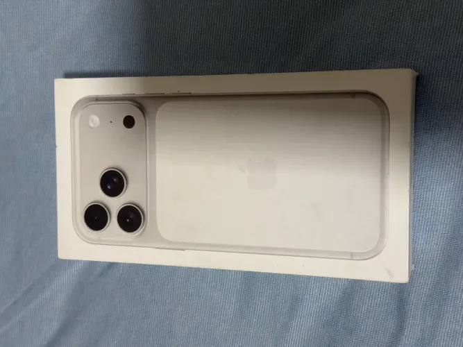 17 pro Max 256 lacrado silver