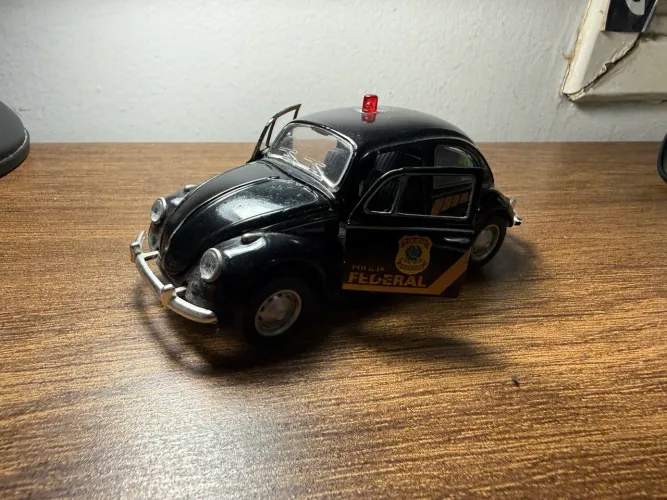 Fusquinha miniatura polícia federal 