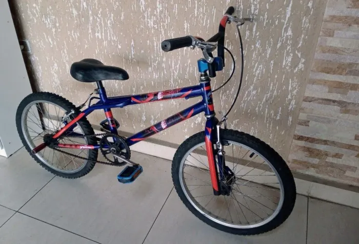 Bicicleta homem-aranha aro 20 seminova