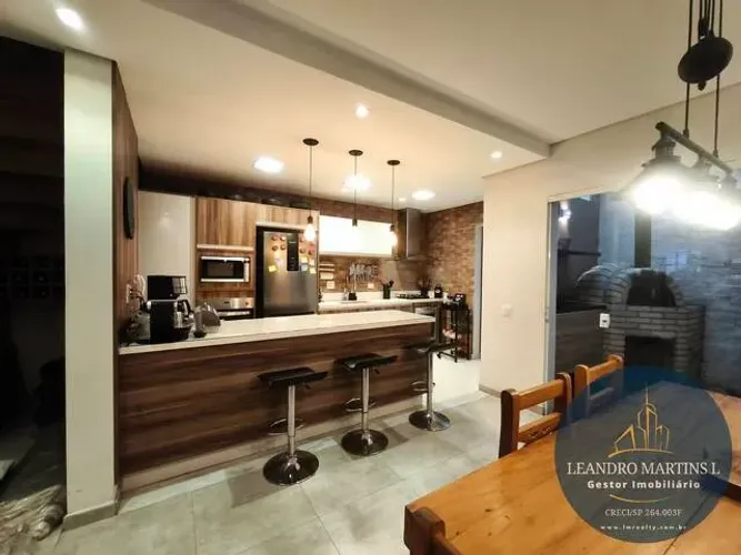 Casa em condomínio à venda, 3 dormitórios e 197 m², Santo Amaro - São Paulo