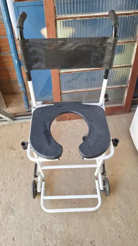 Cadeira de rodas higiênica Ortomobil
