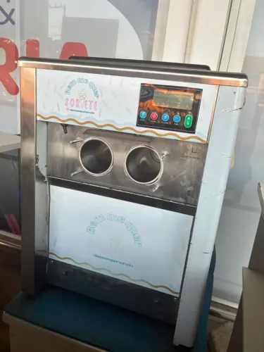 MÁQUINA DE SORVETE EXPRESSO SORVETEC - ANO 2023