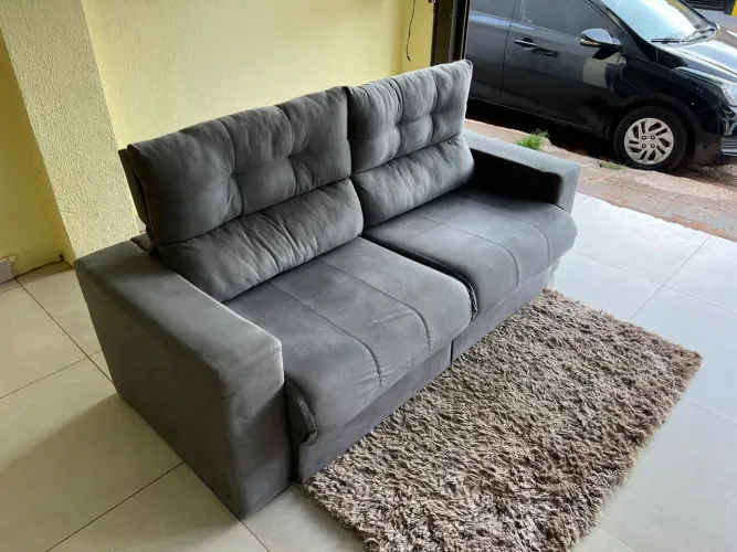 Sofá Retartil e reclinável semi novo medidas 2.00 por 1.30 ele aberto ((ENTREGO GRÁTIS))