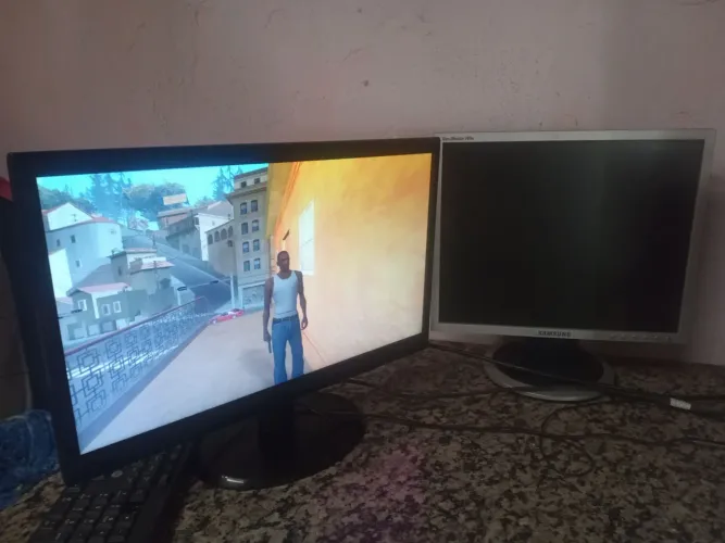 Monitor VGA vendo tudo junto ou separado