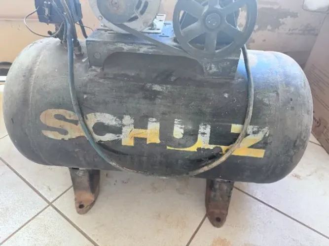 Compressor 10 pes 100 litros 140 libras usado com GARANTIA