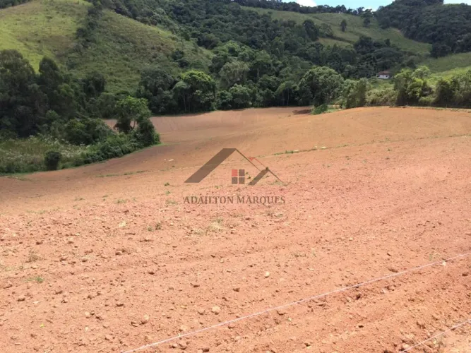 ítio situado, na cidade de Camanducaia - MG,