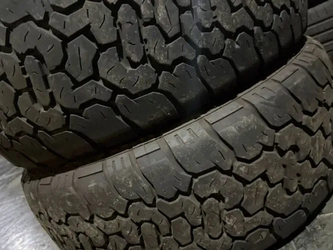 Pneu 275/65/18 XBri Brutus  80 % vida útil