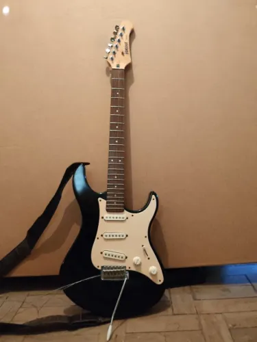 Guitarra Yamaha Pacifica EG303