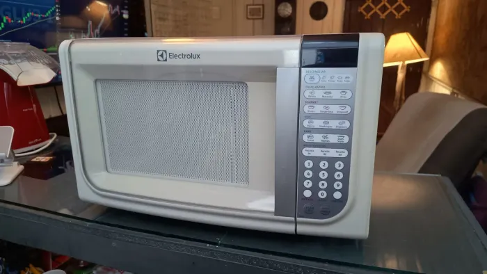 Micro-ondas Electrolux 31L Funcionando Perfeitamente - 127V