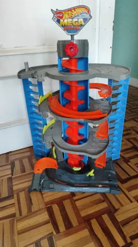Pista Hot Wheels - Mega Garagem 