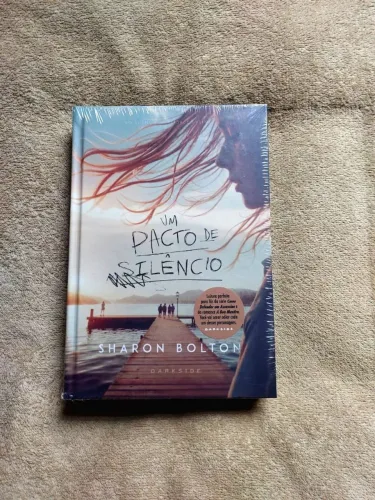 Livro - Um pacto de silêncio - Sharon Bolton
