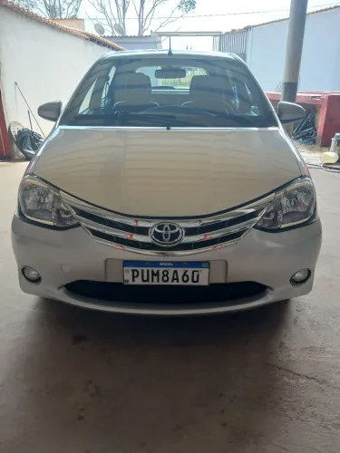 Toyota Etios Platinum 1.5 Flex 16V 5P Mec. 2014